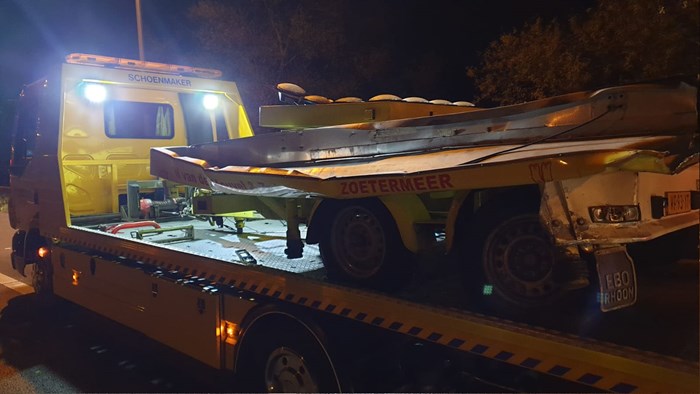 Pijlwagen op A&amp; aangereden door vrachtwagen1