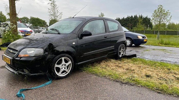 Auto te water aan de Zuiderdracht