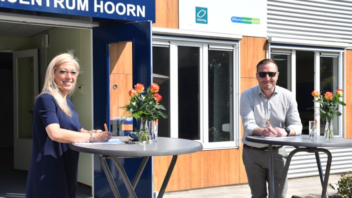 Hoornse wethouders Kholoud Al Mobayed en Samir Bashara bezoeken wijkleercentrum Zwaag 4 juni 2021