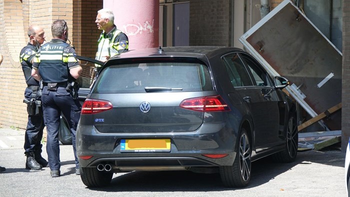 Auto tegen achterkant winkel gereden2