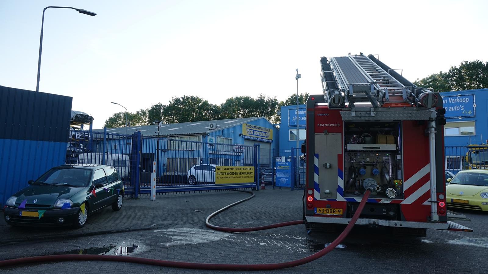Kleine brand bij Autodemontagebedrijf De Ooyevaar