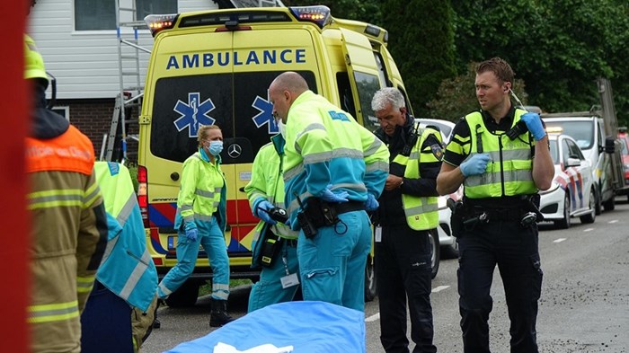 Auto op z&#39;n kant in Andijk