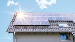 Zonnepanelen schoonmaken is noodzakelijk voor behoud van rendement