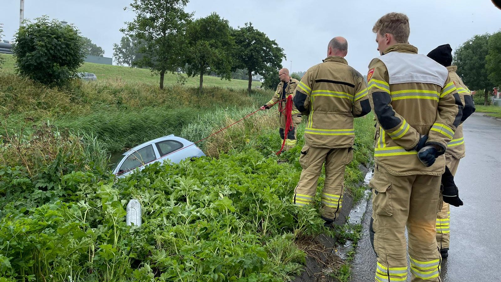Automobilist in Enkhuizen belandt in de sloot