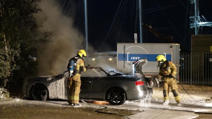 Auto in brand in Enkhuizen2