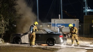 Auto in brand in Enkhuizen2