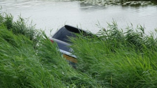 Auto te water in Medemblik