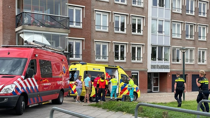 Persoon te water geraakt aan het Visserseiland