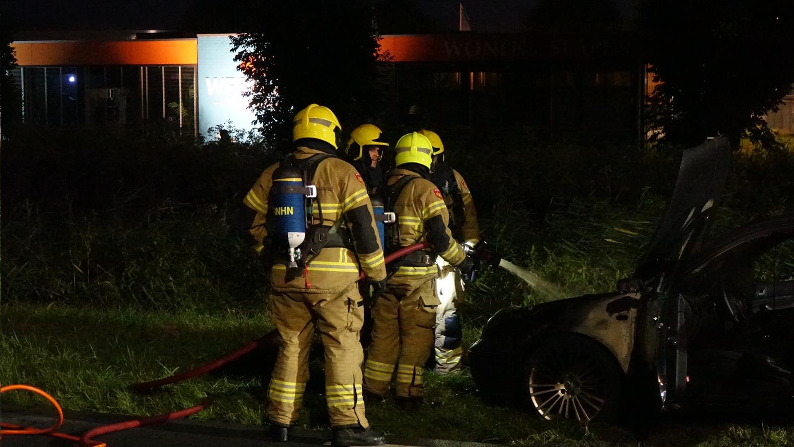 Auto vliegt in brand op de N307 bij Enkhuizen