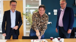 Ondertekening met Cees Tip, Piet-Jan Ooms en Gerard Stet