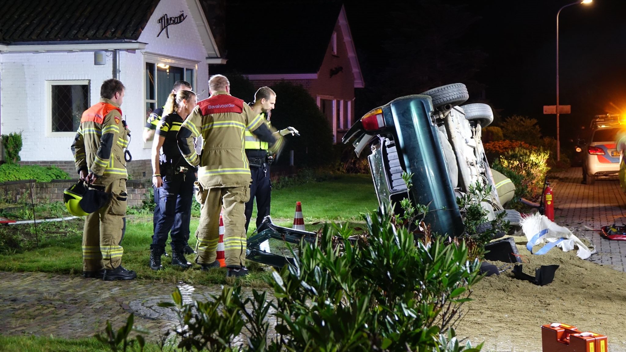 Twee gewonden in Westerblokker bij crash met auto