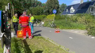Fietsers botsen op elkaar in Blokker