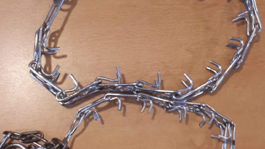 Dierenmishandeling met pennenband/prikhalsband in Hoogkarspel