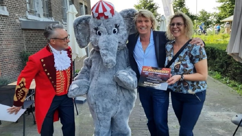 Hans Klok duikt op in Hoorn en verdwijnt weer