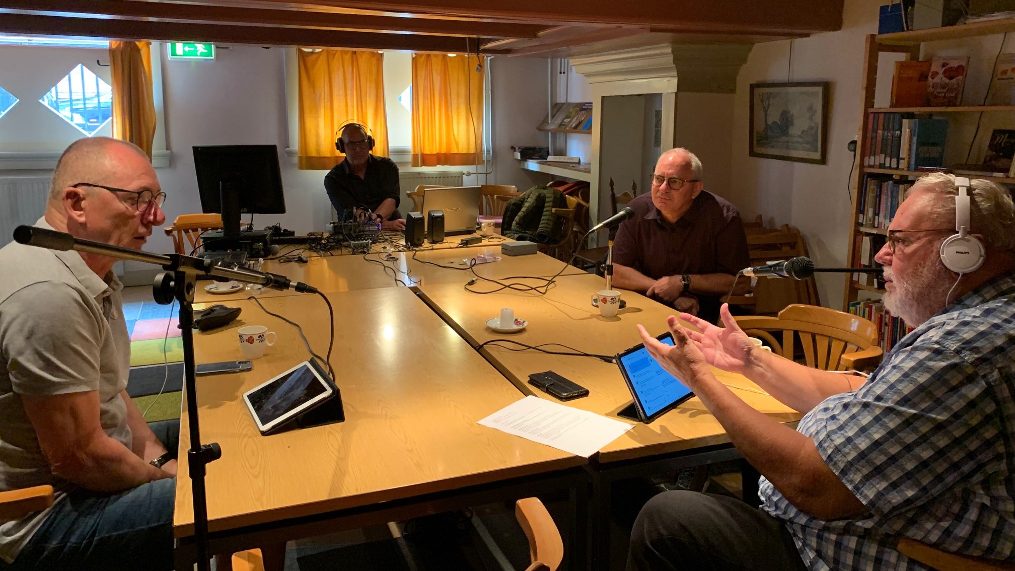 Ad Geerdink (WFM), René Assendelft (HL) en Rob Brandhoff (CDA) gasten in Radio Actueel