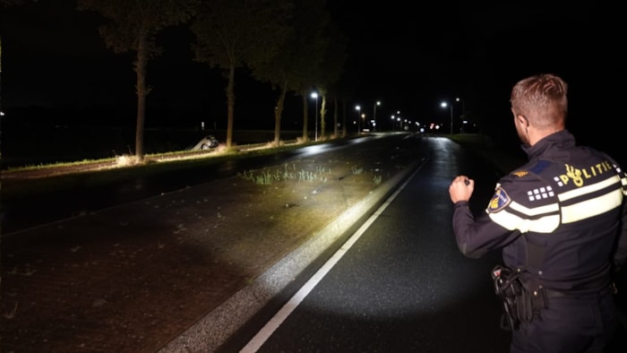 Auto half in de sloot in Wervershoof1