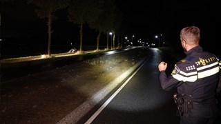 Auto half in de sloot in Wervershoof1