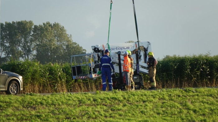 Dode bij omvallen hijskraan in Opmeer1