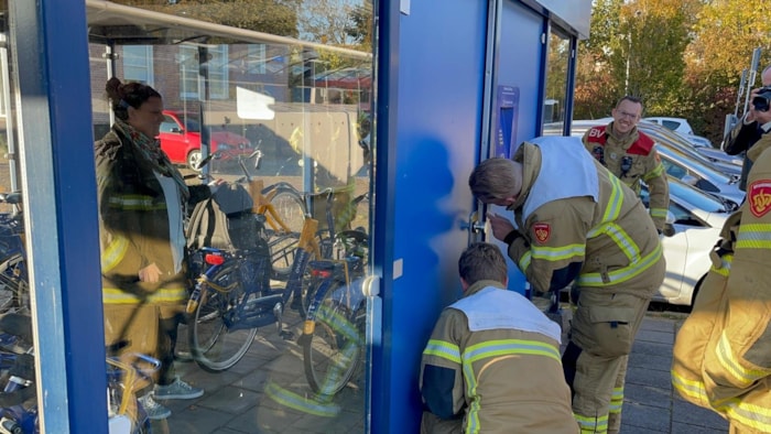 Vrouw zat anderhalf uur vast in fietsenstalling bij Enkhuizen