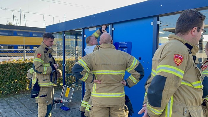 Vrouw zat anderhalf uur vast in fietsenstalling bij Enkhuizen1