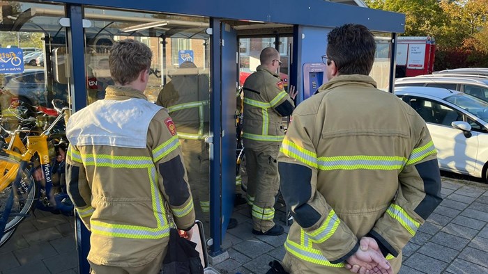 Vrouw zat anderhalf uur vast in fietsenstalling bij Enkhuizen3