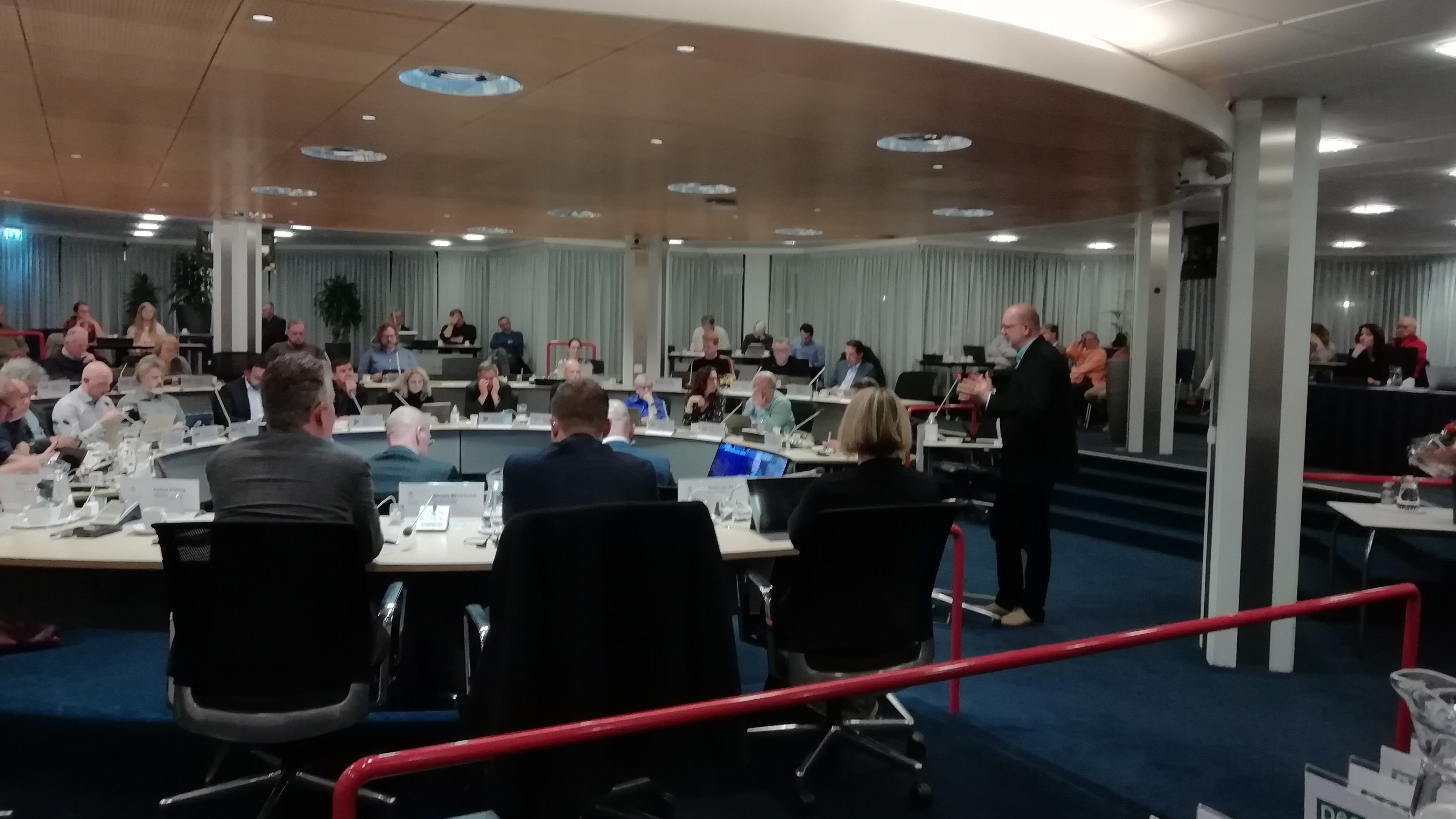 Wethouder Helling gaat met zijn team om de tafel: mogelijk 'jaarrondterrassen' in Hoorn