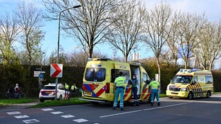 Scooter en fietser in botsing op fietspad in Wognum