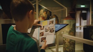 Speuren tijdens het spel Mysterie in het Zuiderzeemuseum, foto Zuiderzeemuseum 