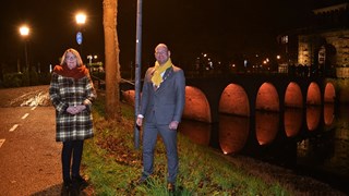 Oosterpoortbrug oranje verlicht