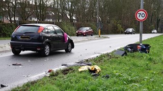 Scootmobieler aangereden door auto - weg dicht en voa onderzoekt