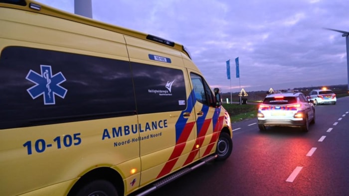 Auto half in de sloot in Berkhout3