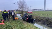 Bestelbus crasht langs A7, veel file