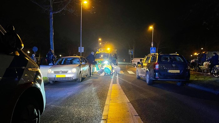 Vrouw geschept op zebrapad Wogmergouw in Zwaag