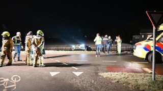 Auto half te water in Berkhout