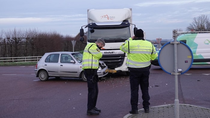 Aanrijding met vrachtwagen in Zwaagdijk-Oost