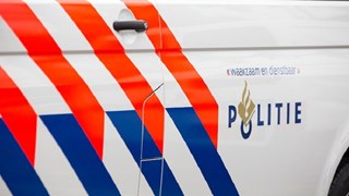 Politieauto waakzaam en dienstbaar