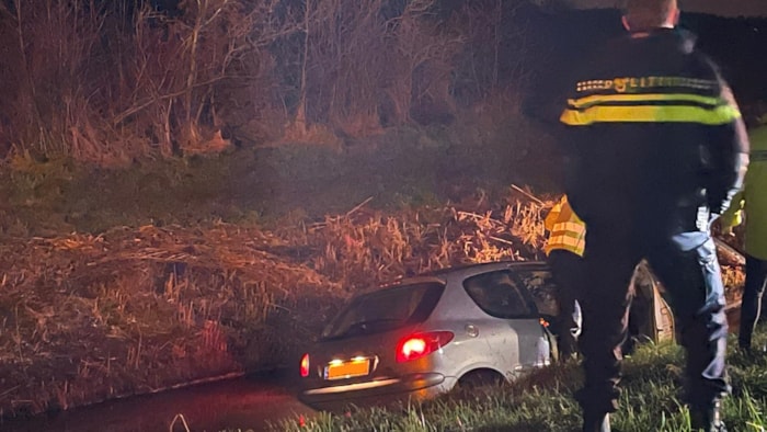 Auto in de sloot in Wervershoof