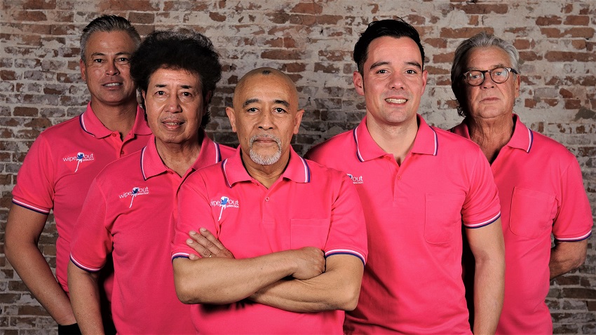 Kumpulan Gordel van Smaragd met Indo Rock Band Wipe Out Selection in Oosterkerk