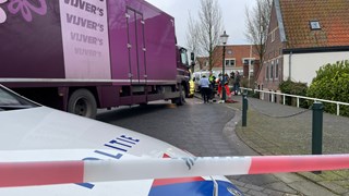 Fietser in Medemblik aangereden door vrachtwagen