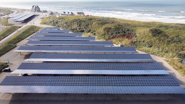 Zonnepanelen boven parkeerplaatsen