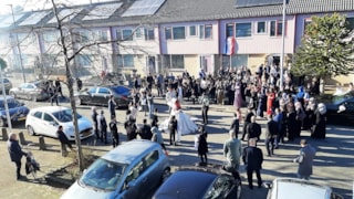 Turkse bruiloft begint op straat 19 maart 2022 C