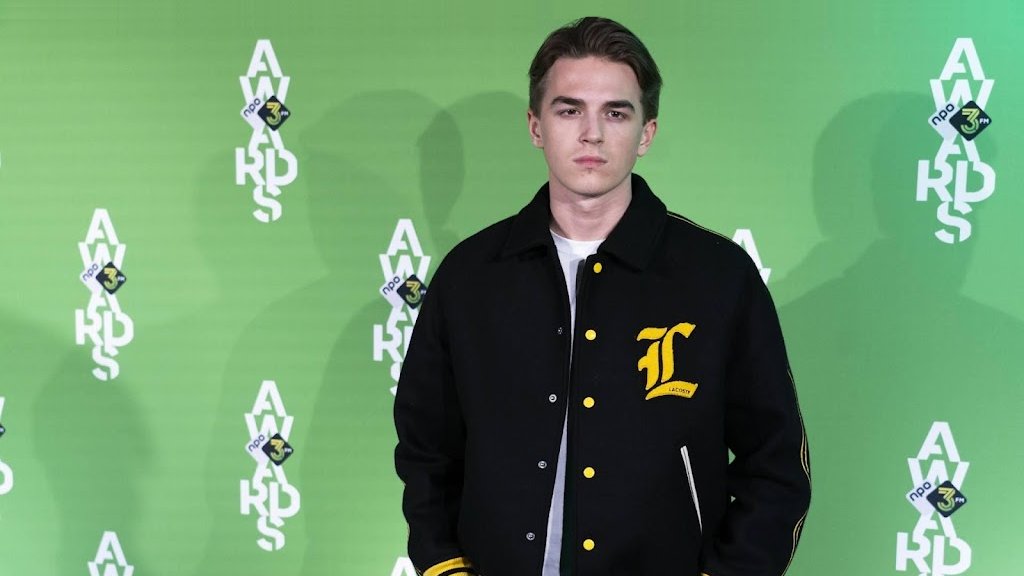 Horinees Rapper Antoon krijgt twee gouden platen