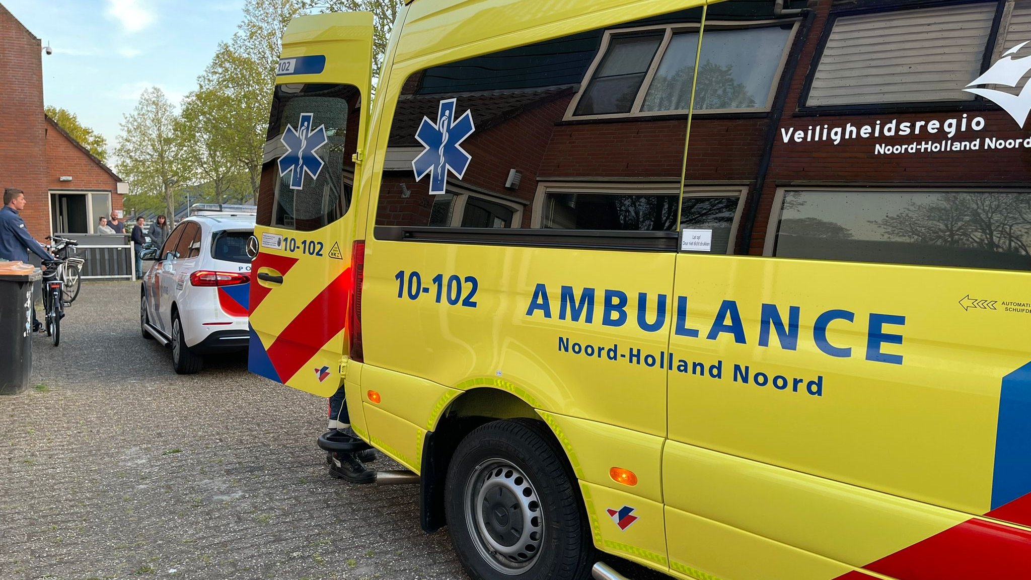 Steekincident in Enkhuizen, verdachte op de vlucht