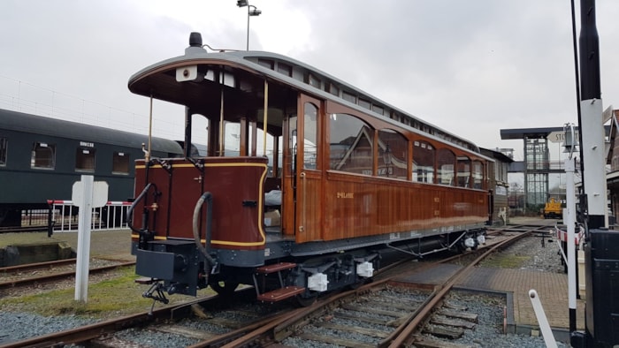 Teakhouten stoomtramrijtuig