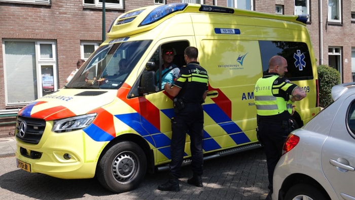 Auto rijdt Vollerswaal in_4