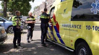 Auto rijdt Vollerswaal in