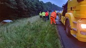 Auto langs A7 bij Middenmeer te water2