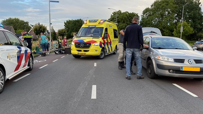 Scooterrijder in botsing met auto