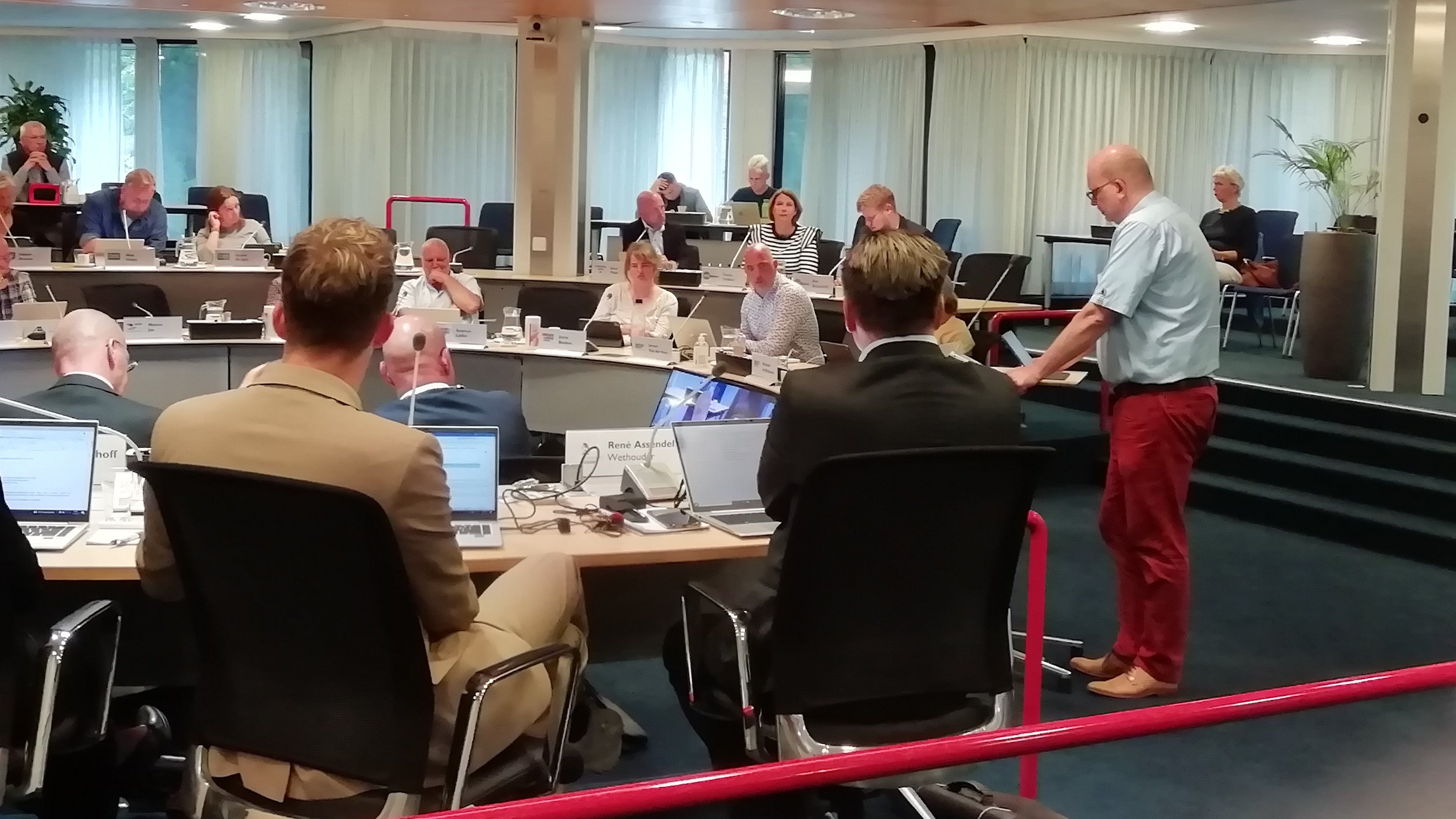 Amendement om geplande vier verbindingen stadsstrand tegelijk aan te leggen aangenomen 