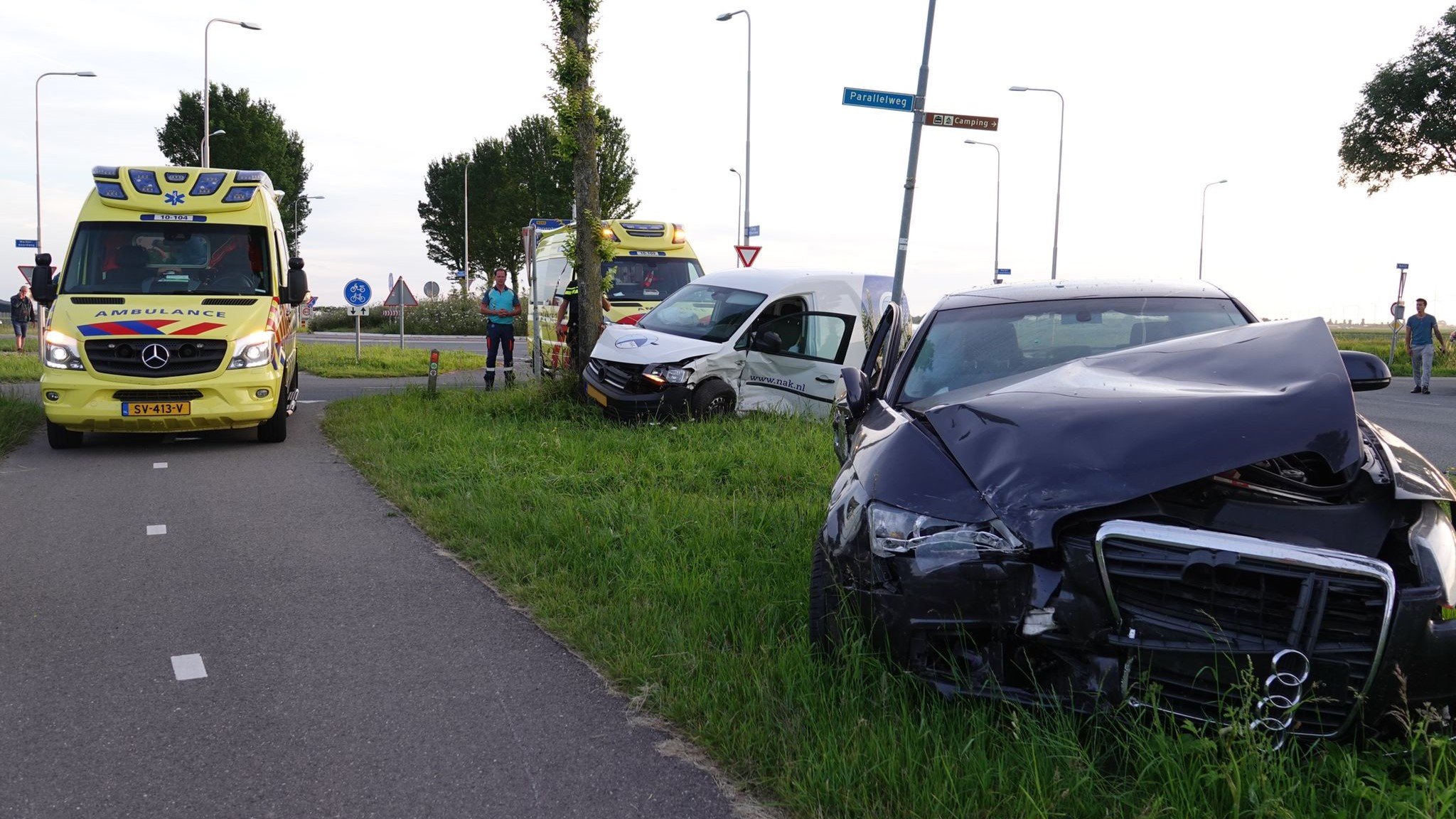 Botsing tussen bestelbus en auto in Medemblik